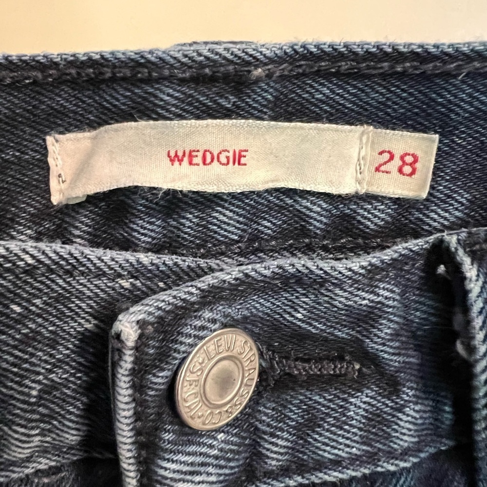 Levi’s Premium Wedgie Icon Fit Jeans – Size 28 (Intergalactic Wash) - Picture 7 of 9
